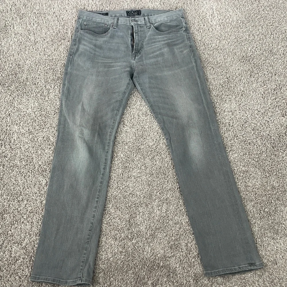 Lucky Brand 121 heritage slim size 33X32